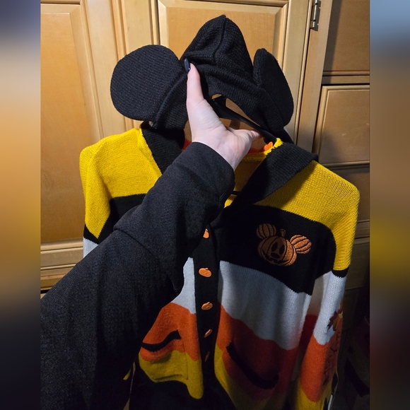Disney Halloween Themed Cardigan - Picture 5 of 8
